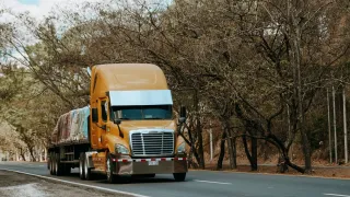 What to Look for in a Fleet Management Program for 5–15 Trucks